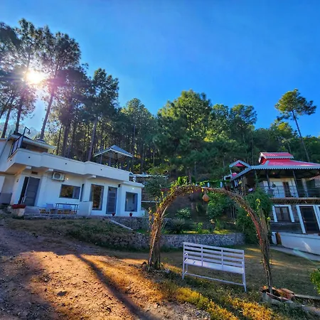 Pine Valley Resort Kasauli Exterior photo